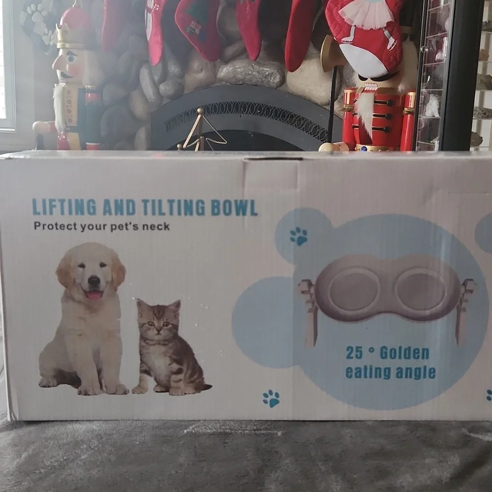 Elevated pet feeder